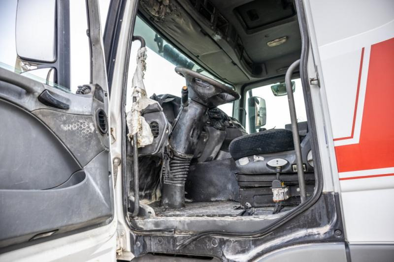 Mercedes ACTROS 3241 K -MP3-E5-Fire damage/dégâts du feu - 翻斗车:图5 Mercedes ACTROS 3241 K -MP3-E5-Fire damage/dégâts du feu - 翻斗车:图5