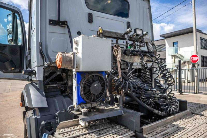 Mercedes AROCS 2648 LS - 6x4 - 牵引车:图5 Mercedes AROCS 2648 LS - 6x4 - 牵引车:图5