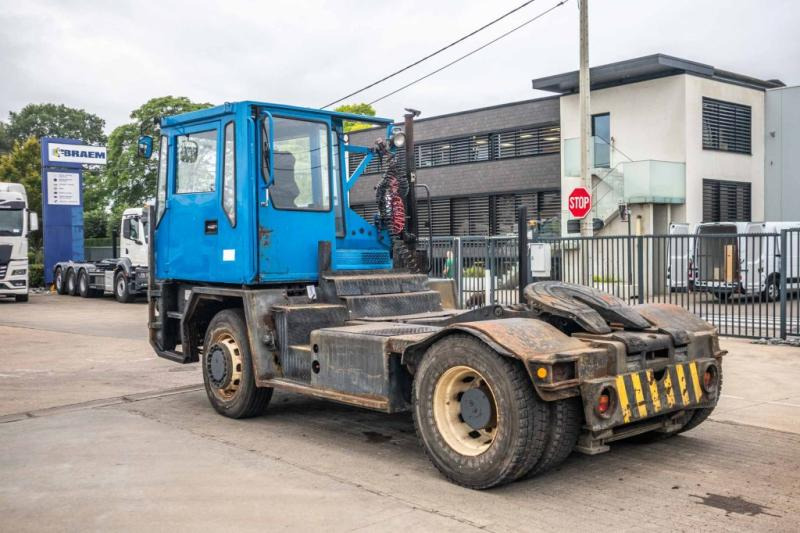 Terberg TERBERG RT28 - 4X4 - 牵引车:图4 Terberg TERBERG RT28 - 4X4 - 牵引车:图4