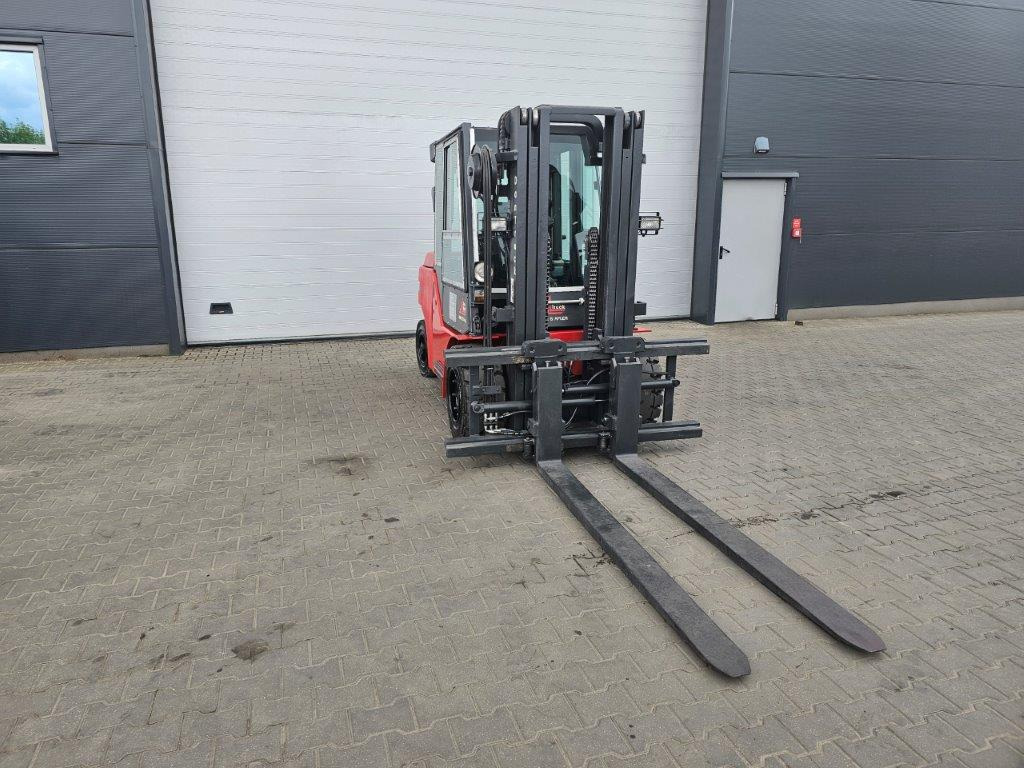 Dan Truck 8450DG Container-Indoor-Stapler -TRIPLEX - 柴油叉车:图5 Dan Truck 8450DG Container-Indoor-Stapler -TRIPLEX - 柴油叉车:图5