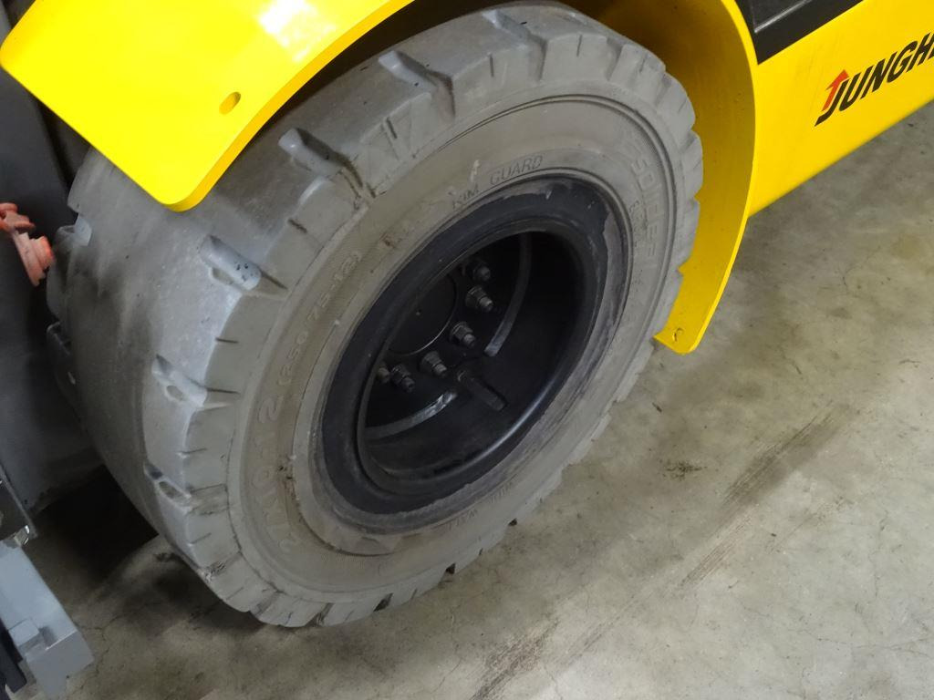 Jungheinrich TFG430s - TRIPLEX - 叉车:图2 Jungheinrich TFG430s - TRIPLEX - 叉车:图2