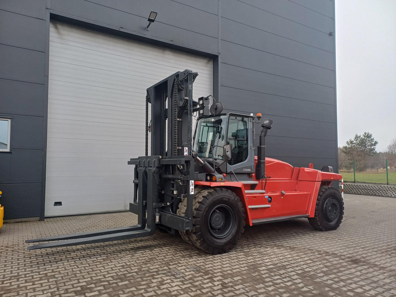 Kalmar DCG250-12LB - 柴油叉车:图1 Kalmar DCG250-12LB - 柴油叉车:图1