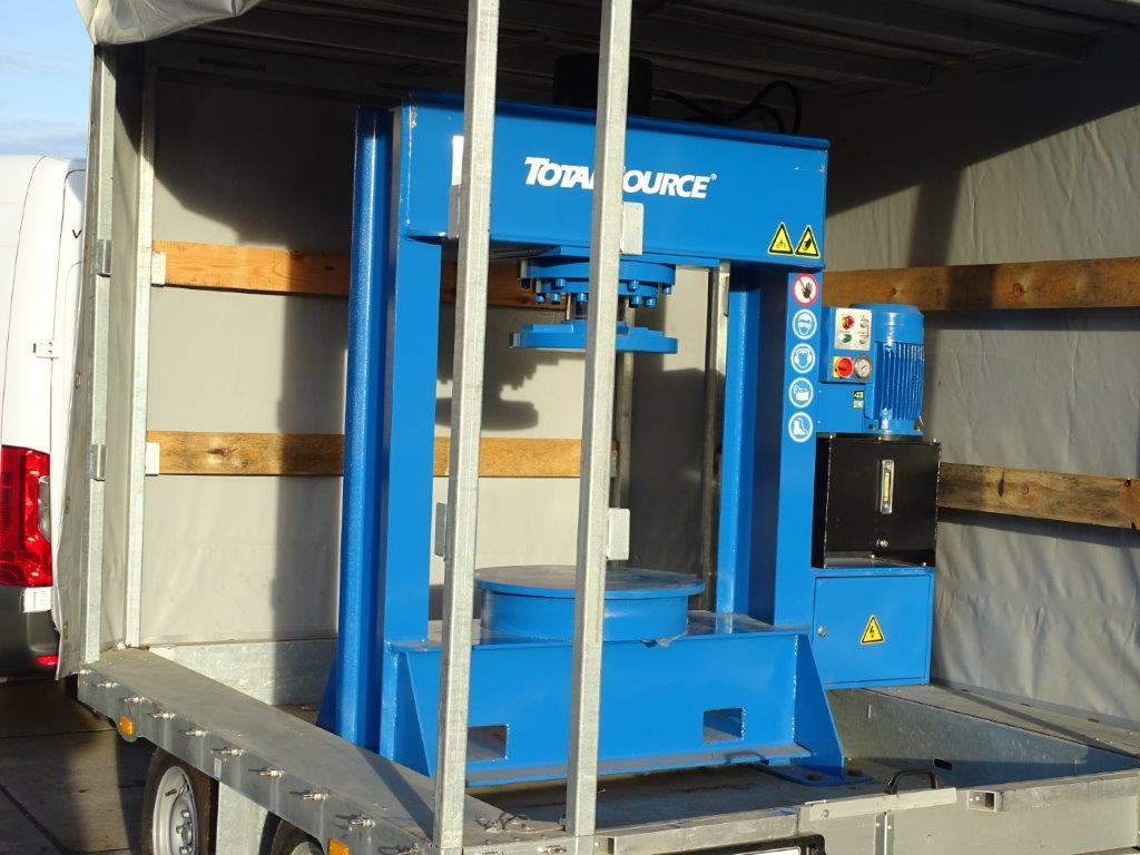 MOBILE VOLLREIFENPRESSE - 车间设备:图3 MOBILE VOLLREIFENPRESSE - 车间设备:图3