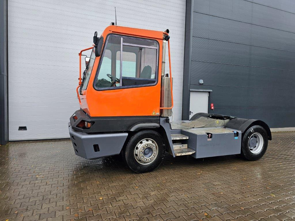 Terberg YT182 - 码头牵引车:图1 Terberg YT182 - 码头牵引车:图1