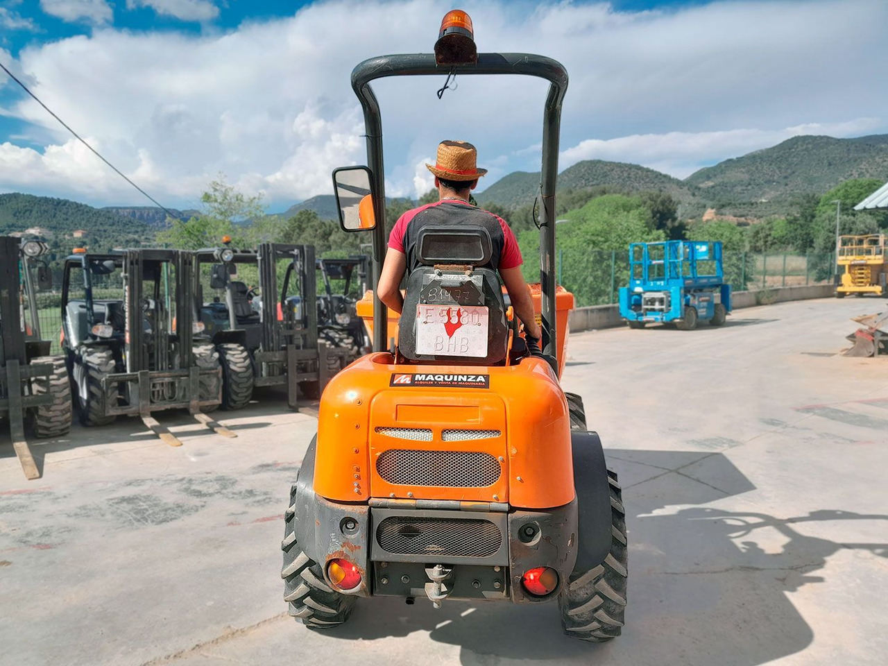 AUSA D150AHG - 小型自卸车:图4 AUSA D150AHG - 小型自卸车:图4