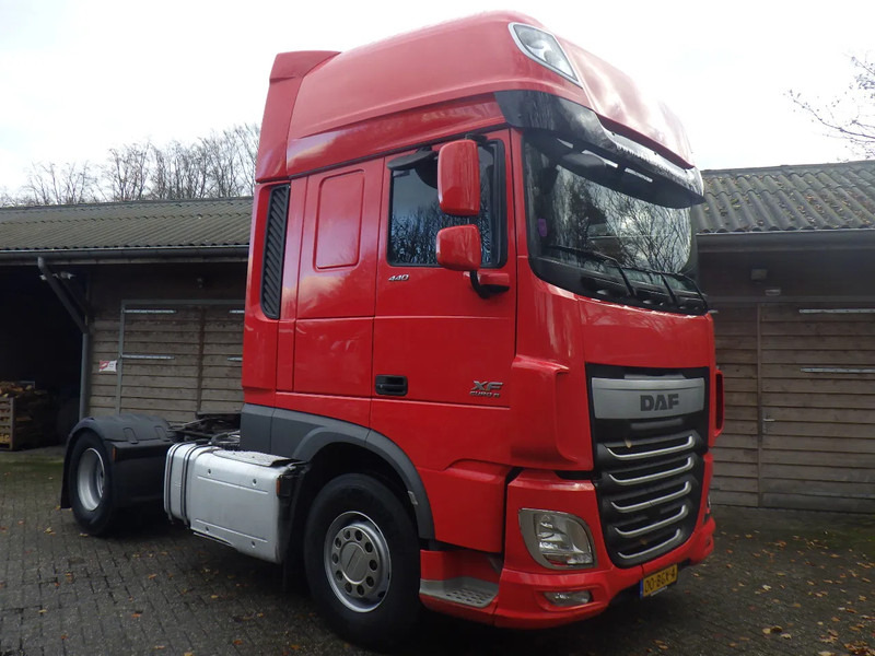 DAF XF 106.440 Super Space Cab/ Smart Tacho 2 / 8 Tons Vooras / Kiphydrauliek - 牵引车:图2 DAF XF 106.440 Super Space Cab/ Smart Tacho 2 / 8 Tons Vooras / Kiphydrauliek - 牵引车:图2