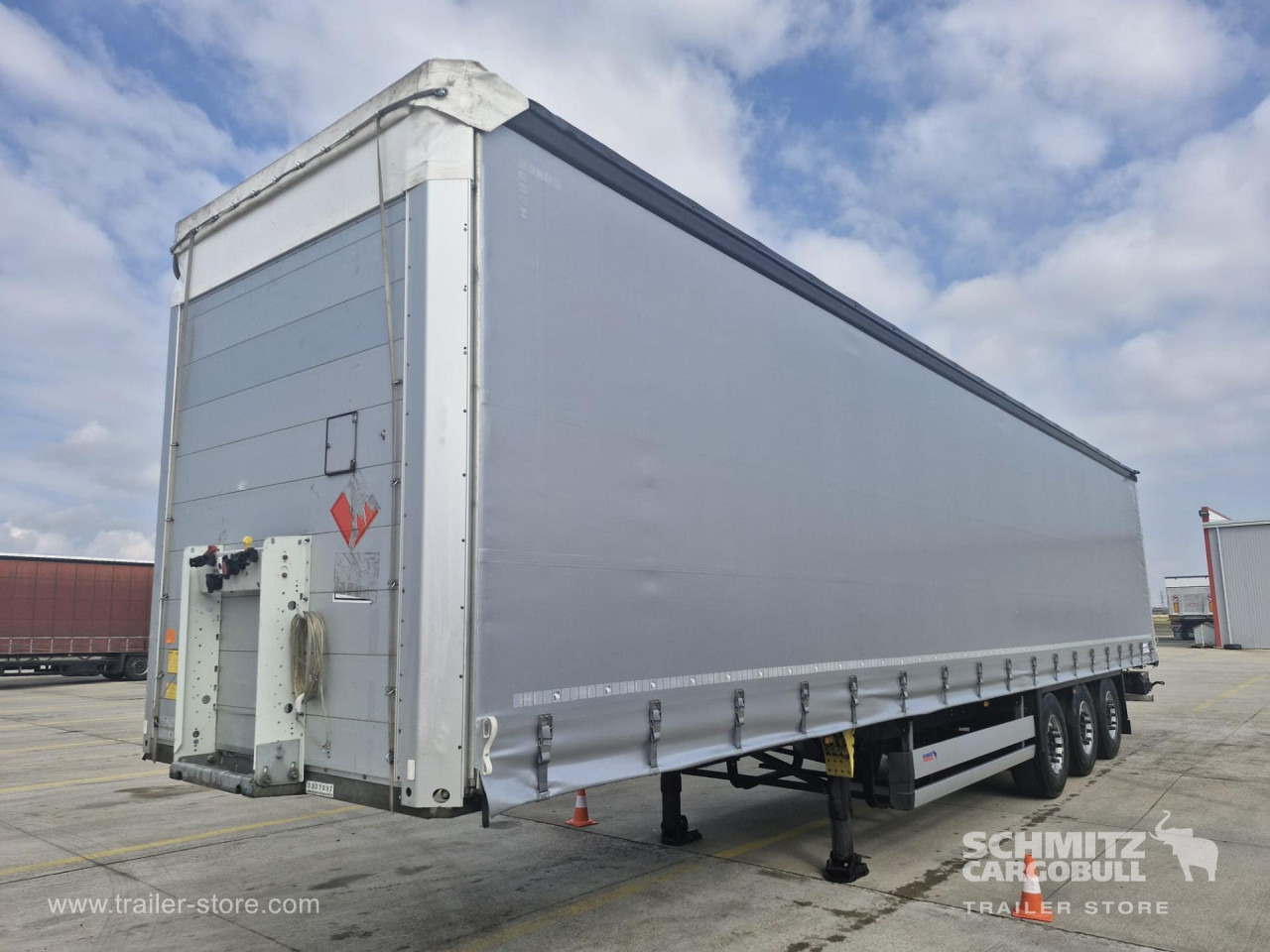 SCHMITZ Curtainsider Standard - 侧帘半拖车:图1 SCHMITZ Curtainsider Standard - 侧帘半拖车:图1