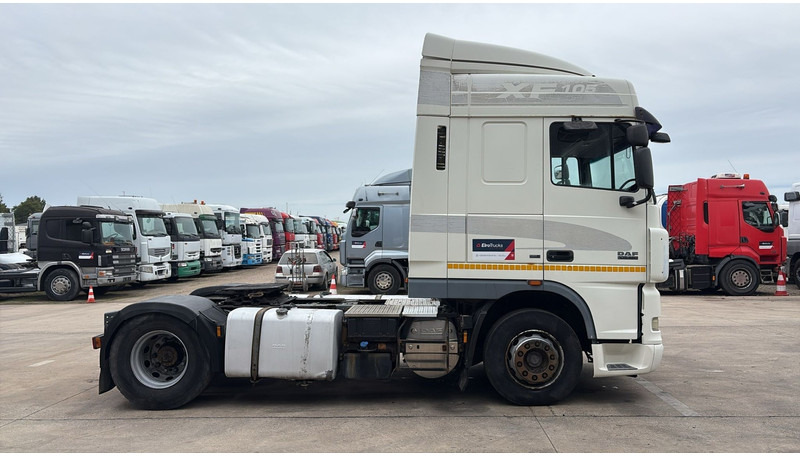 DAF 105 XF 460 (AIRCO / GOOD CONDITION / BONNE ETAT / BOITE MANUALLE / GEARBOX MANUAL) - 牵引车:图4 DAF 105 XF 460 (AIRCO / GOOD CONDITION / BONNE ETAT / BOITE MANUALLE / GEARBOX MANUAL) - 牵引车:图4