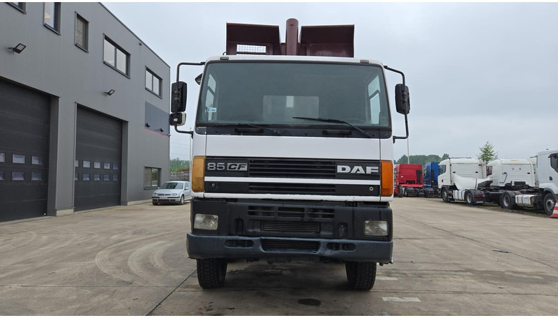 DAF 85 CF 340 (EURO 2 / MANUAL PUMP / STEEL SUSP. / POSSIBLE AS CHASSIS / 8X4) - 翻斗车:图2 DAF 85 CF 340 (EURO 2 / MANUAL PUMP / STEEL SUSP. / POSSIBLE AS CHASSIS / 8X4) - 翻斗车:图2