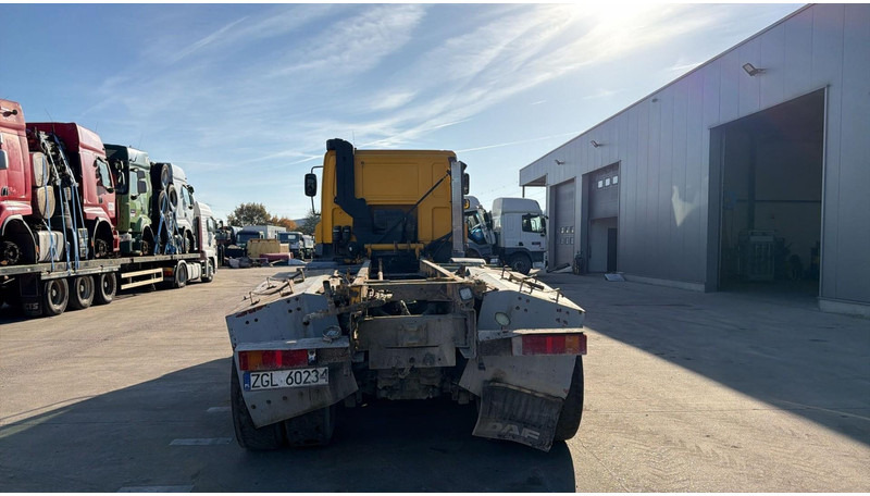 DAF CF 85.360 (BOITE MANUELLE / MANUAL GEARBOX / BIG HUB / GRAND PONT / LAMES / 8X4) - 驾驶室底盘卡车:图5 DAF CF 85.360 (BOITE MANUELLE / MANUAL GEARBOX / BIG HUB / GRAND PONT / LAMES / 8X4) - 驾驶室底盘卡车:图5