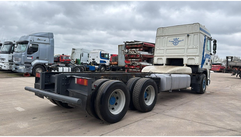 DAF XF 95.430 (EURO 3 / 10 TYRES / 6X2 / MANUAL GEARBOX / BOITE MANUELLE) - 驾驶室底盘卡车:图4 DAF XF 95.430 (EURO 3 / 10 TYRES / 6X2 / MANUAL GEARBOX / BOITE MANUELLE) - 驾驶室底盘卡车:图4