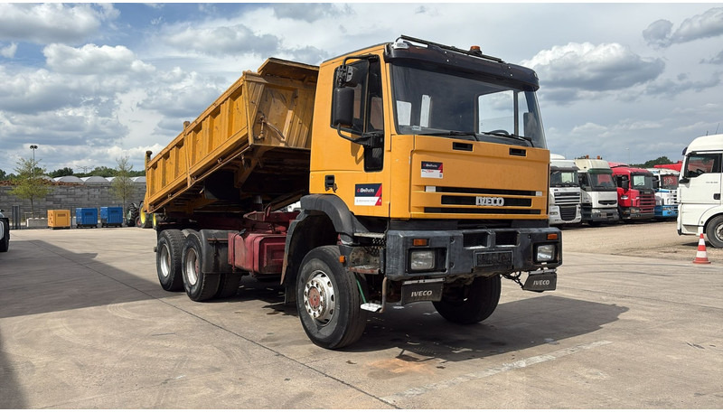 Iveco Eurotrakker 260 E 34 (POMPE MANUELLE / 6X6 / LAMES / GRAND PONT / STEEL SUSP. / MANUAL PUMP) - 翻斗车:图3 Iveco Eurotrakker 260 E 34 (POMPE MANUELLE / 6X6 / LAMES / GRAND PONT / STEEL SUSP. / MANUAL PUMP) - 翻斗车:图3
