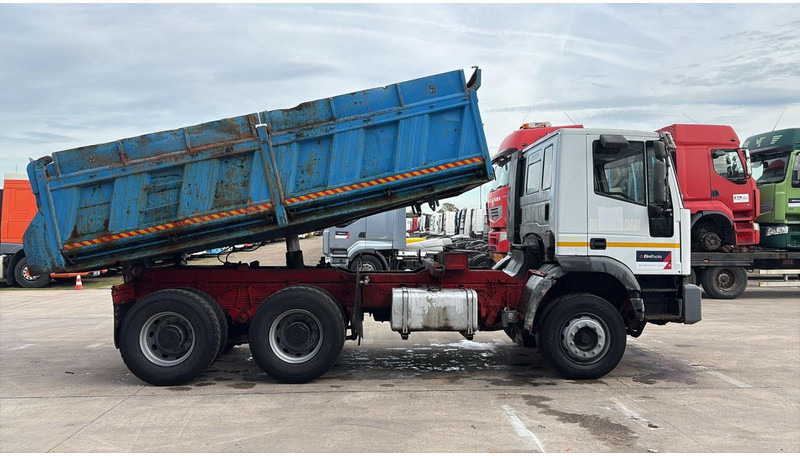 Iveco Eurotrakker 260 E 37 (POMPE MANUELLE / MANUAL PUMP / LAMES / STEEL SUSP. / BIG AXLE / GRANT PONT) - 翻斗车:图3 Iveco Eurotrakker 260 E 37 (POMPE MANUELLE / MANUAL PUMP / LAMES / STEEL SUSP. / BIG AXLE / GRANT PONT) - 翻斗车:图3
