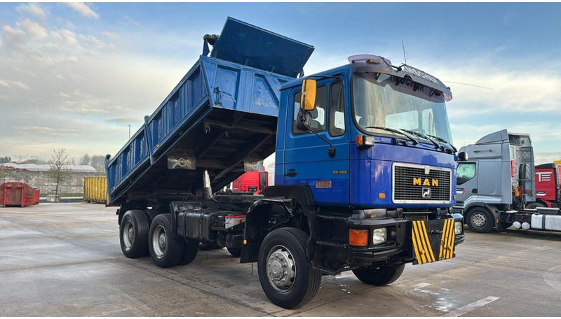 MAN 26.332 (6X6 / BIG AXLE / GRAND PONT / LAMES / POMPE MANUELLE / MANUAL PUMP) - 翻斗车:图3 MAN 26.332 (6X6 / BIG AXLE / GRAND PONT / LAMES / POMPE MANUELLE / MANUAL PUMP) - 翻斗车:图3