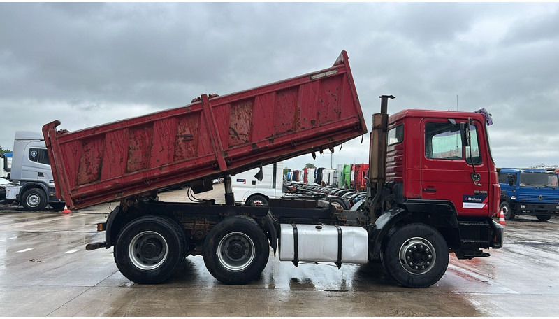 MAN 26.403 (STEEL SUSPENSION / VERY CLEAN / 6 CYLINDER / BIG AXLE / EURO 2) - 翻斗车:图5 MAN 26.403 (STEEL SUSPENSION / VERY CLEAN / 6 CYLINDER / BIG AXLE / EURO 2) - 翻斗车:图5