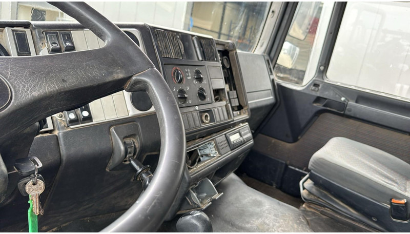 翻斗车 MAN 41.414 (6 CYLINDER / STEEL SUSP. / LAMES / BIG AXLE / GRAND PONT)：图12