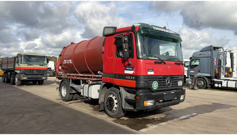 Mercedes-Benz Actros 1831 (EPS / V6 / 12000 L / 3 PEDALS / EURO 2 / MP1) - 真空车:图2 Mercedes-Benz Actros 1831 (EPS / V6 / 12000 L / 3 PEDALS / EURO 2 / MP1) - 真空车:图2