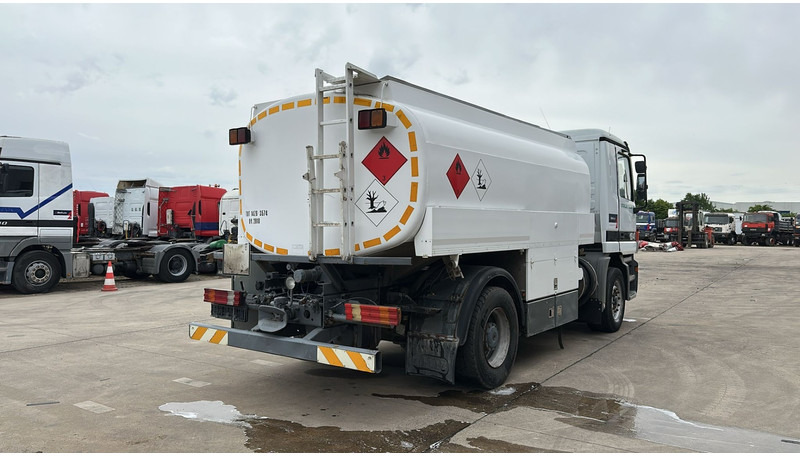 Mercedes-Benz Actros 1840 (EPS / 13650L / LAMES DEVANT / FRONT STEEL / V6 / 3 PEDALES) - 罐车:图5 Mercedes-Benz Actros 1840 (EPS / 13650L / LAMES DEVANT / FRONT STEEL / V6 / 3 PEDALES) - 罐车:图5