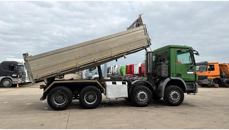 Mercedes-Benz Actros 3246 (EPS / LAMES / GRAND PONT / V6 / MP2 / 3 PEDALES) - 翻斗车:图3 Mercedes-Benz Actros 3246 (EPS / LAMES / GRAND PONT / V6 / MP2 / 3 PEDALES) - 翻斗车:图3