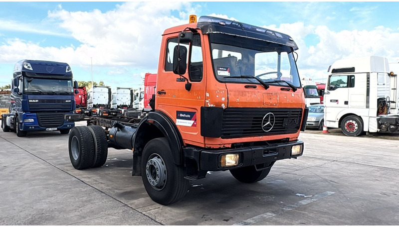 Mercedes-Benz SK 1622 (4X4 / LAMES / GRAND PONT / V6 / BIG AXLE / POMPE MANUELLE) - 驾驶室底盘卡车:图3 Mercedes-Benz SK 1622 (4X4 / LAMES / GRAND PONT / V6 / BIG AXLE / POMPE MANUELLE) - 驾驶室底盘卡车:图3