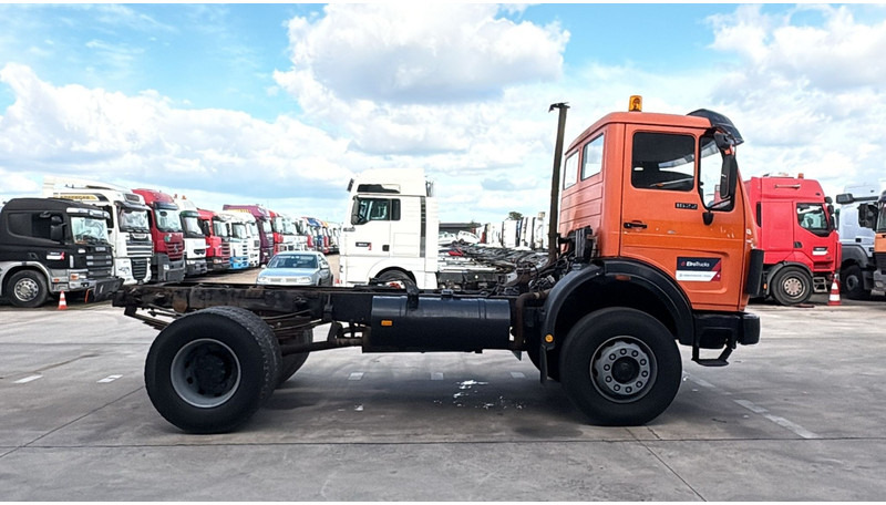 Mercedes-Benz SK 1622 (4X4 / LAMES / GRAND PONT / V6 / BIG AXLE / POMPE MANUELLE) - 驾驶室底盘卡车:图4 Mercedes-Benz SK 1622 (4X4 / LAMES / GRAND PONT / V6 / BIG AXLE / POMPE MANUELLE) - 驾驶室底盘卡车:图4