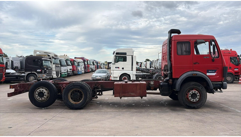 Mercedes-Benz SK 2233 (GRAND PONT / V8 AVEC 2X TURBO / BIG AXLE) - 驾驶室底盘卡车:图3 Mercedes-Benz SK 2233 (GRAND PONT / V8 AVEC 2X TURBO / BIG AXLE) - 驾驶室底盘卡车:图3