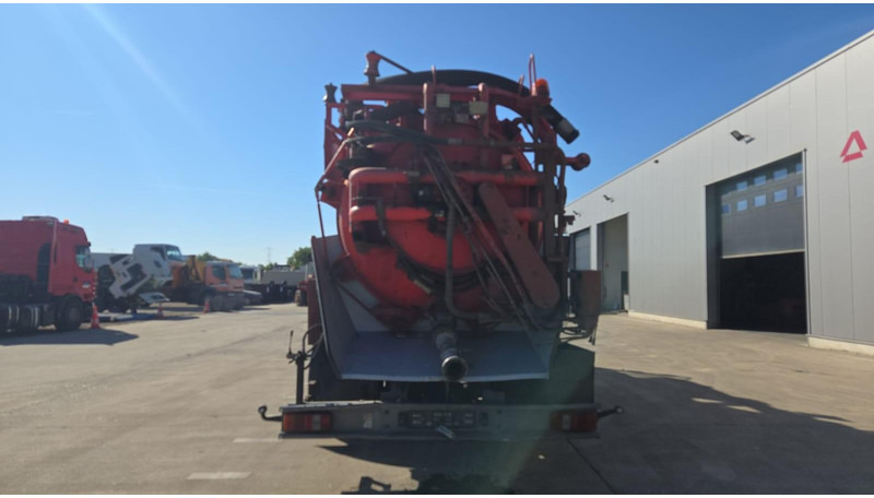 Mercedes-Benz SK 2435 (15.000 L / V8 AVEC 2X TURBO / BOITE MANUELLE / TRES BONNE ETAT / GRAND PONT) - 真空车:图5 Mercedes-Benz SK 2435 (15.000 L / V8 AVEC 2X TURBO / BOITE MANUELLE / TRES BONNE ETAT / GRAND PONT) - 真空车:图5