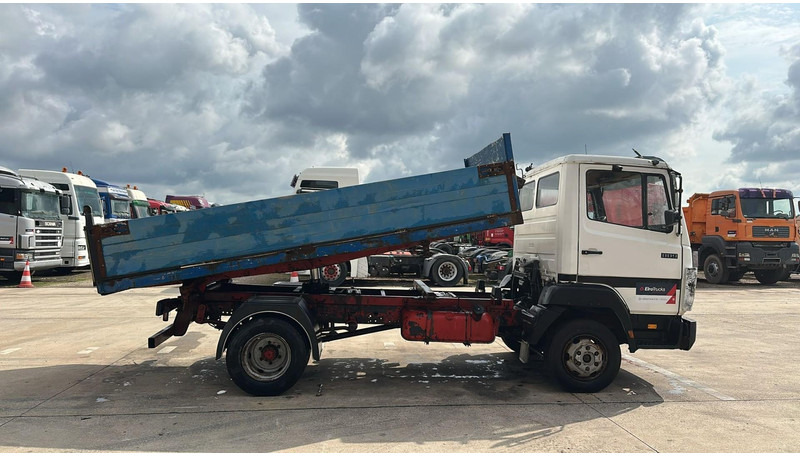 Mercedes-Benz SK 809 (POMPE MANUELLE / MANUAL PUMP / HELPER / AUXILAIRY / SPER / STEEL SUSP.) - 翻斗车:图3 Mercedes-Benz SK 809 (POMPE MANUELLE / MANUAL PUMP / HELPER / AUXILAIRY / SPER / STEEL SUSP.) - 翻斗车:图3