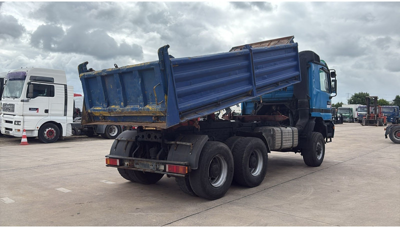 Mercedes-Benz actros 3340 (6X6 / BOITE MANUELLE /MANUAL GEARBOX / 3 PONTS / V6 / MP1) - 翻斗车:图5 Mercedes-Benz actros 3340 (6X6 / BOITE MANUELLE /MANUAL GEARBOX / 3 PONTS / V6 / MP1) - 翻斗车:图5