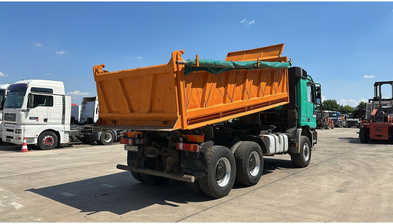Mercedes-Benz actros 3340 (EPS / 6X6 / 3 PEDALES / LAMES / GRAND PONT / BIG AXLE / TRES PROPRE) - 翻斗车:图5 Mercedes-Benz actros 3340 (EPS / 6X6 / 3 PEDALES / LAMES / GRAND PONT / BIG AXLE / TRES PROPRE) - 翻斗车:图5