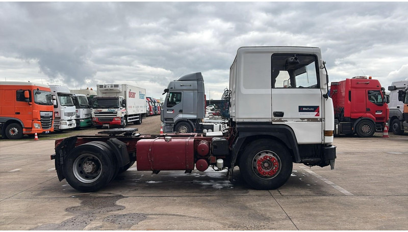 Renault R 385 Major (2 CULASSE / LAMES / GRAND PONT / STEEL SUSP. / MANUAL PUMP / POMPE MANUELLE) - 牵引车:图3 Renault R 385 Major (2 CULASSE / LAMES / GRAND PONT / STEEL SUSP. / MANUAL PUMP / POMPE MANUELLE) - 牵引车:图3