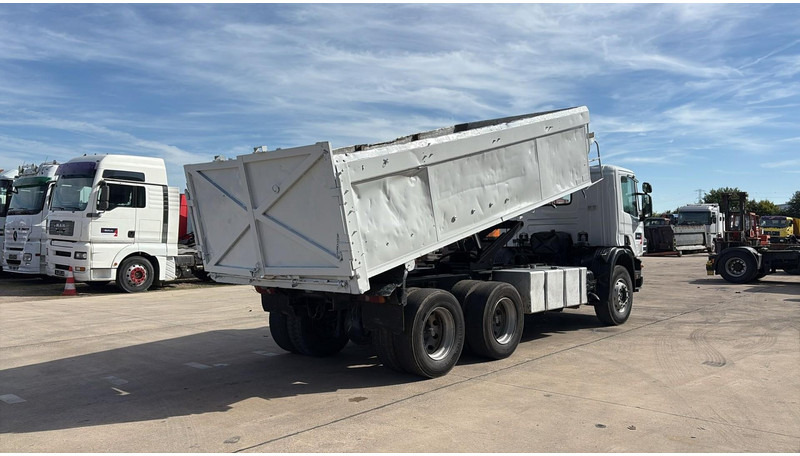 Scania 94 - 260 (BOITE MANUELLE / LAMES / STEEL SUSP. / 6X4 / MANUAL GEARBOX) - 翻斗车:图4 Scania 94 - 260 (BOITE MANUELLE / LAMES / STEEL SUSP. / 6X4 / MANUAL GEARBOX) - 翻斗车:图4