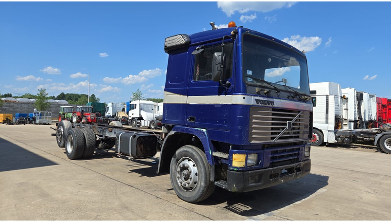 Volvo F 12 - 360 (FULL STEEL SUSPENSION / MANUAL PUMP / SUSP. LAMES / 6X2) - 驾驶室底盘卡车:图3 Volvo F 12 - 360 (FULL STEEL SUSPENSION / MANUAL PUMP / SUSP. LAMES / 6X2) - 驾驶室底盘卡车:图3