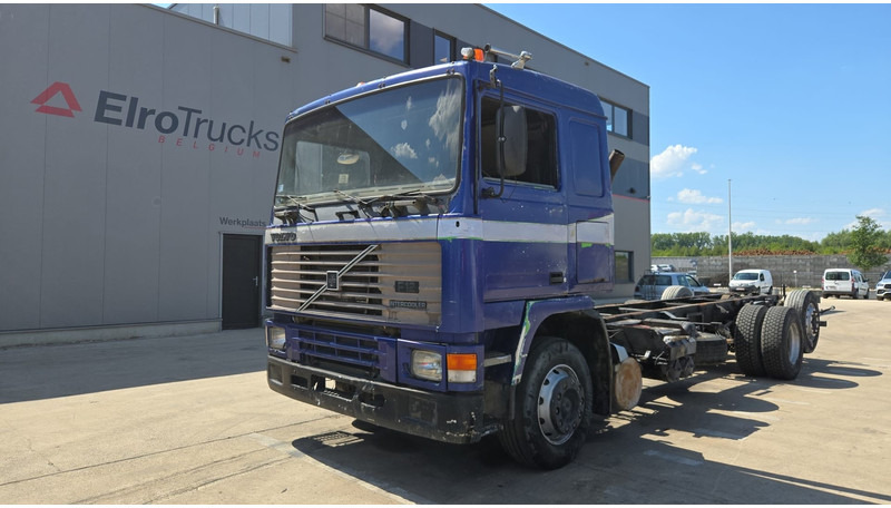 Volvo F 12 - 360 (FULL STEEL SUSPENSION / MANUAL PUMP / SUSP. LAMES / 6X2) - 驾驶室底盘卡车:图1 Volvo F 12 - 360 (FULL STEEL SUSPENSION / MANUAL PUMP / SUSP. LAMES / 6X2) - 驾驶室底盘卡车:图1