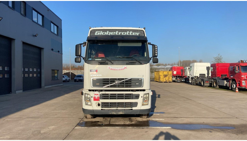 Volvo FH 12.420 (PTO / POMPE HYDRAULIQUE / BOITE MANUELLE / MANUAL GEARBOX) - 牵引车:图2 Volvo FH 12.420 (PTO / POMPE HYDRAULIQUE / BOITE MANUELLE / MANUAL GEARBOX) - 牵引车:图2