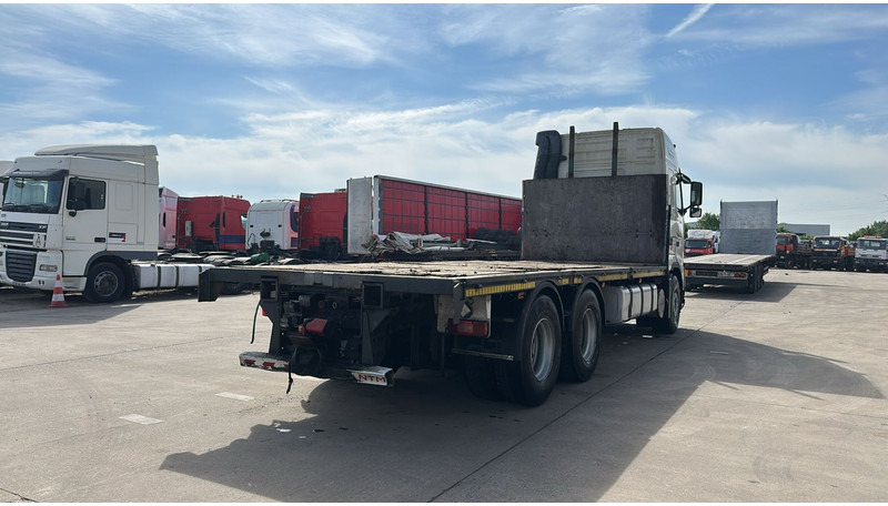 Volvo FH 12 - 460 (BOITE MANUELLE / MANUAL GEARBOX / 10 TYRES / 6X2 / AC / AIRCO) - 栏板式/ 平板卡车:图5 Volvo FH 12 - 460 (BOITE MANUELLE / MANUAL GEARBOX / 10 TYRES / 6X2 / AC / AIRCO) - 栏板式/ 平板卡车:图5