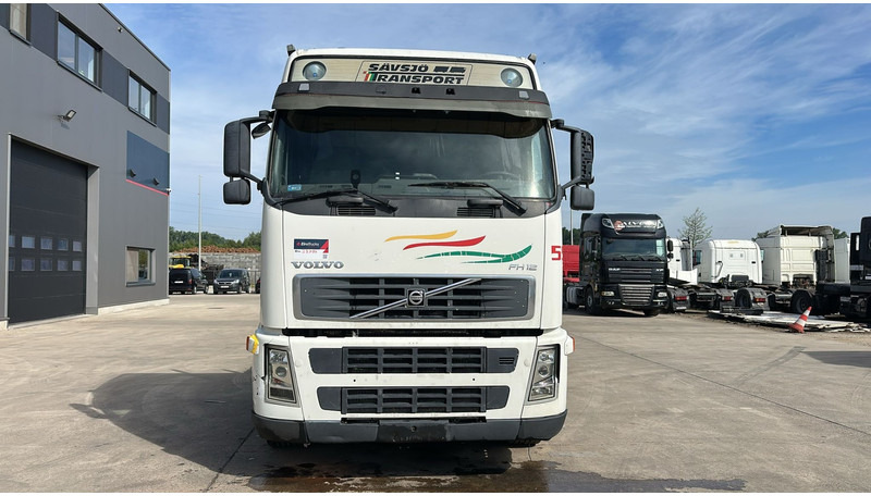 Volvo FH 12 - 460 (BOITE MANUELLE / MANUAL GEARBOX / 10 TYRES / 6X2 / AC / AIRCO) - 栏板式/ 平板卡车:图2 Volvo FH 12 - 460 (BOITE MANUELLE / MANUAL GEARBOX / 10 TYRES / 6X2 / AC / AIRCO) - 栏板式/ 平板卡车:图2