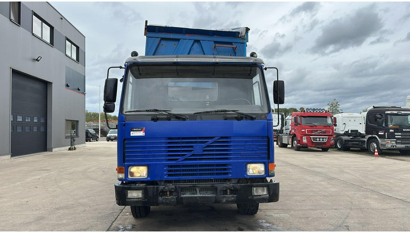 Volvo FL 12.380 (8X4 /STEEL SUSP. / BOITE MANUELLE / MANUAL GEARBOX) - 翻斗车:图2 Volvo FL 12.380 (8X4 /STEEL SUSP. / BOITE MANUELLE / MANUAL GEARBOX) - 翻斗车:图2