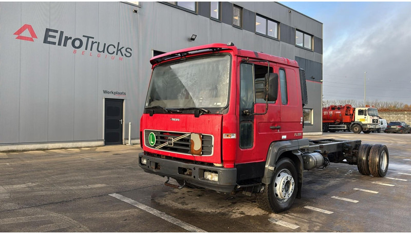 Volvo FL 220 (MANUAL GEARBOX / BOITE MANUELLE) - 驾驶室底盘卡车:图1 Volvo FL 220 (MANUAL GEARBOX / BOITE MANUELLE) - 驾驶室底盘卡车:图1