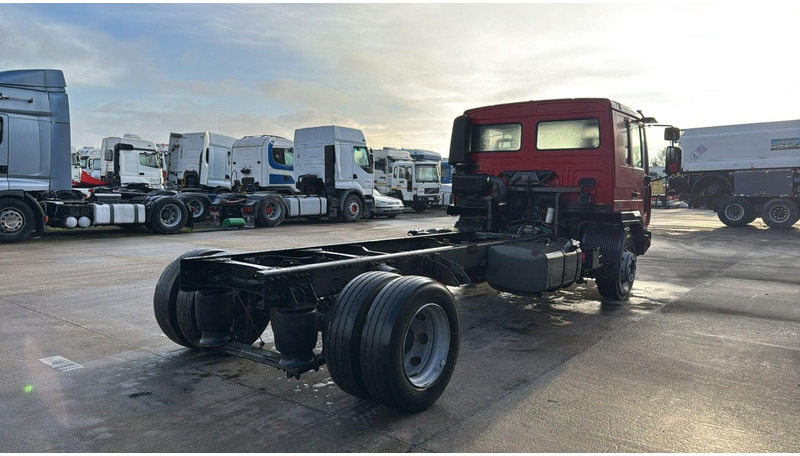 Volvo FL 220 (MANUAL GEARBOX / BOITE MANUELLE) - 驾驶室底盘卡车:图4 Volvo FL 220 (MANUAL GEARBOX / BOITE MANUELLE) - 驾驶室底盘卡车:图4