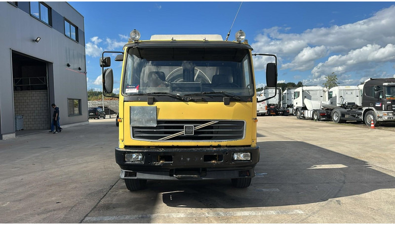 Volvo FL 6-18 (12400 LITERS / 3 COMPARTIMENTS / EURO 2 / STEEL SUSP. / LAMES) - 罐车:图2 Volvo FL 6-18 (12400 LITERS / 3 COMPARTIMENTS / EURO 2 / STEEL SUSP. / LAMES) - 罐车:图2