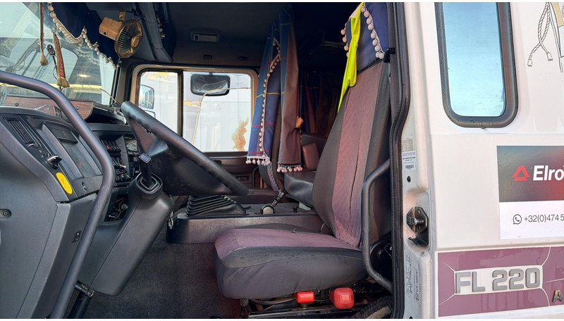 驾驶室底盘卡车 Volvo FL 6 - 220 (MANUAL GEARBOX / BOITE MANUELLE / 8 TONNES):图11 驾驶室底盘卡车 Volvo FL 6 - 220 (MANUAL GEARBOX / BOITE MANUELLE / 8 TONNES):图11