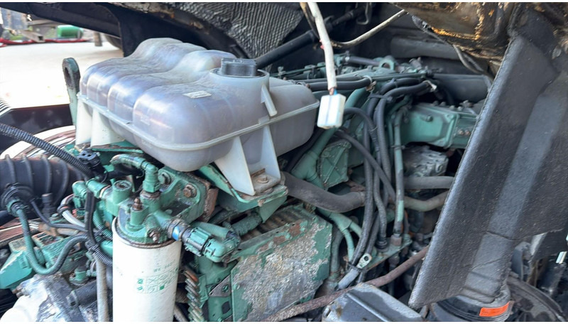 驾驶室底盘卡车 Volvo FL 6 - 220 (MANUAL GEARBOX / BOITE MANUELLE / 8 TONNES):图17 驾驶室底盘卡车 Volvo FL 6 - 220 (MANUAL GEARBOX / BOITE MANUELLE / 8 TONNES):图17