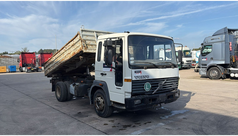 Volvo FL 6 - 8 (MANUAL PUMP / POMPE MANUELLE) - 翻斗车:图2 Volvo FL 6 - 8 (MANUAL PUMP / POMPE MANUELLE) - 翻斗车:图2