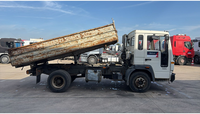 Volvo FL 6 - 8 (MANUAL PUMP / POMPE MANUELLE) - 翻斗车:图3 Volvo FL 6 - 8 (MANUAL PUMP / POMPE MANUELLE) - 翻斗车:图3