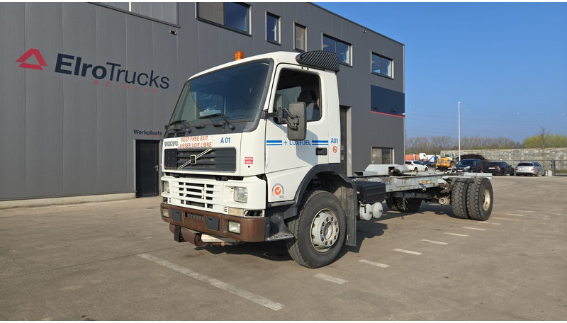 Volvo FM 7 - 290 (60.000 KM ORIGINAL !!! / POMPE MANUELLE / LAMES / GRAND PONT / EX AEROPORT) - 驾驶室底盘卡车:图1 Volvo FM 7 - 290 (60.000 KM ORIGINAL !!! / POMPE MANUELLE / LAMES / GRAND PONT / EX AEROPORT) - 驾驶室底盘卡车:图1