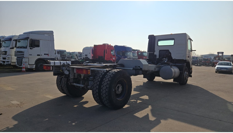 Volvo FM 7 - 290 (60.000 KM ORIGINAL !!! / POMPE MANUELLE / LAMES / GRAND PONT / EX AEROPORT) - 驾驶室底盘卡车:图5 Volvo FM 7 - 290 (60.000 KM ORIGINAL !!! / POMPE MANUELLE / LAMES / GRAND PONT / EX AEROPORT) - 驾驶室底盘卡车:图5