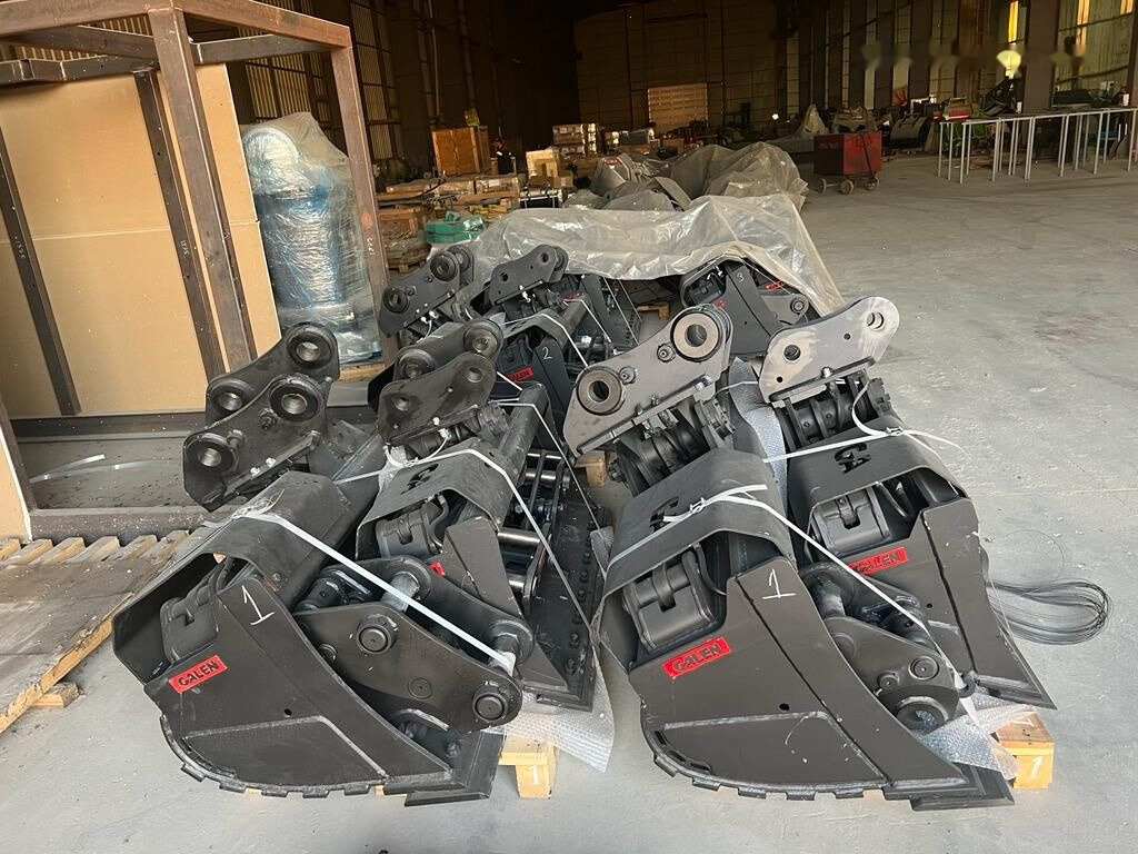 Caterpillar 320 Tilt Bucket - 挖掘机铲斗:图3 Caterpillar 320 Tilt Bucket - 挖掘机铲斗:图3
