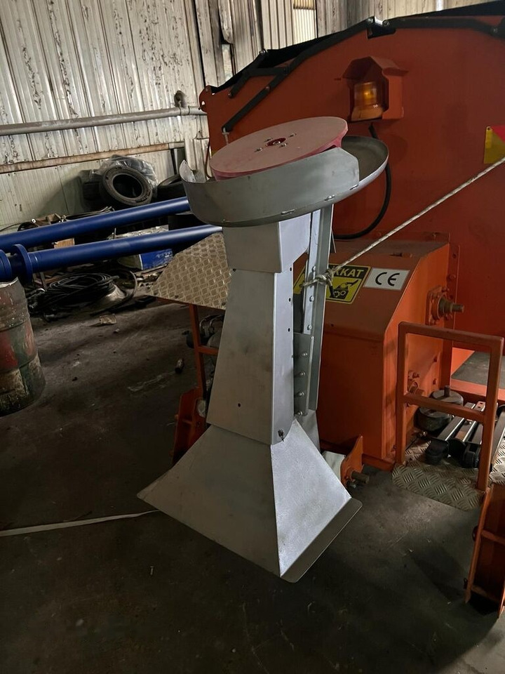 Galen Truck Salt Spreader from stock - 撒沙机/ 撒盐机 适用于 市政/ 专用车辆:图2 Galen Truck Salt Spreader from stock - 撒沙机/ 撒盐机 适用于 市政/ 专用车辆:图2