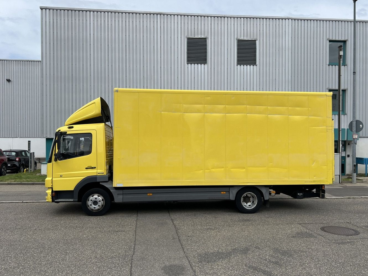 Mercedes-Benz Atego 816L Möbelkoffer 6,15m LBW 3-Sitze Euro-5 - 厢式货车:图4 Mercedes-Benz Atego 816L Möbelkoffer 6,15m LBW 3-Sitze Euro-5 - 厢式货车:图4